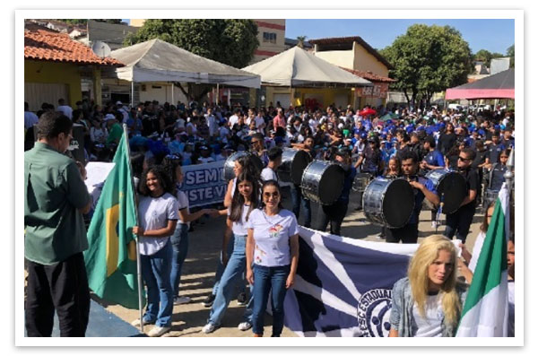 Read more about the article Consciência e educação ambiental é tema de desfile verde com a participação de escolas no Vale do Jequitinhonha